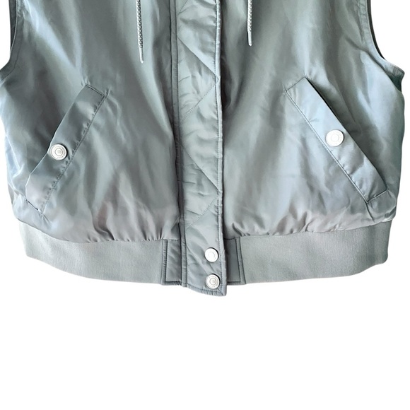 FREE PEOPLE | NWOT MAX UTILITY QUILTED HOODED PUFFER VEST GRAY & ORANGE | MEDIUM - Picture 4 of 11